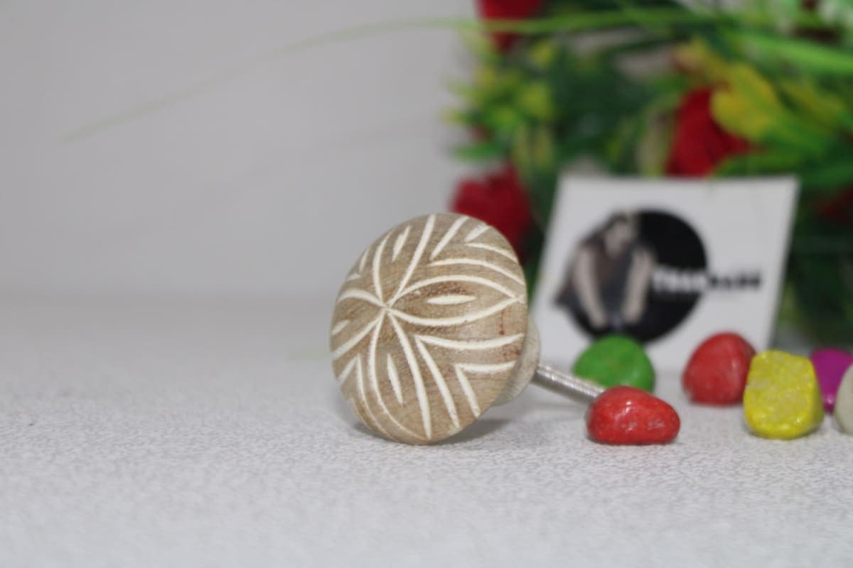Carving wood knob