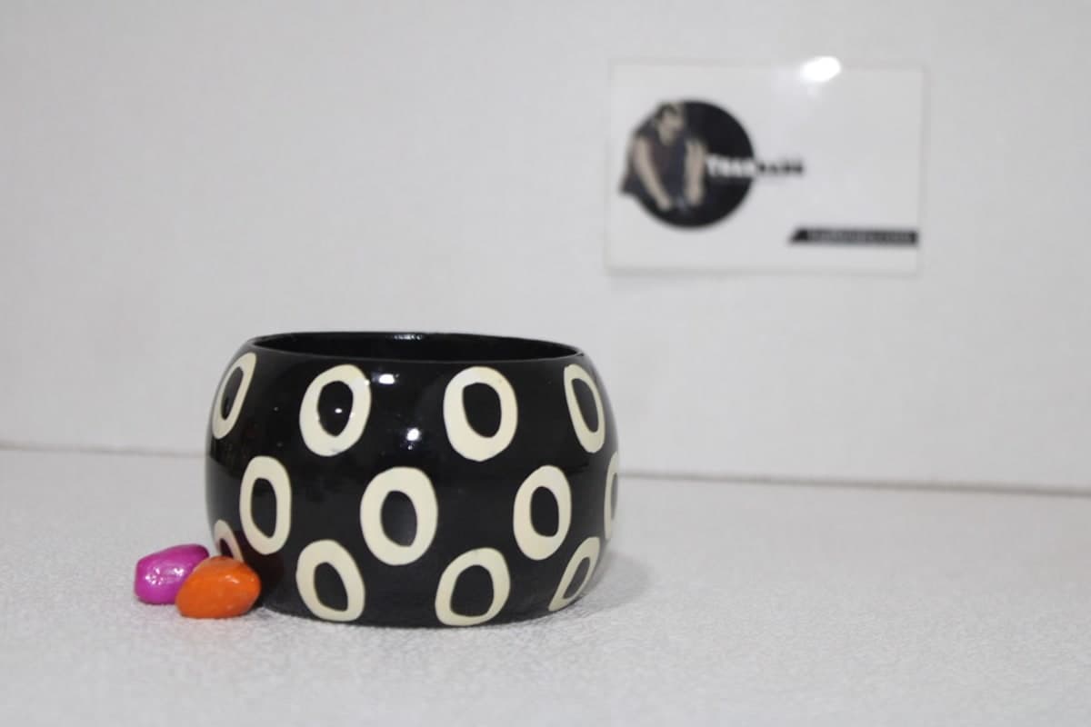 Black Colored Bangle in Circle Design 