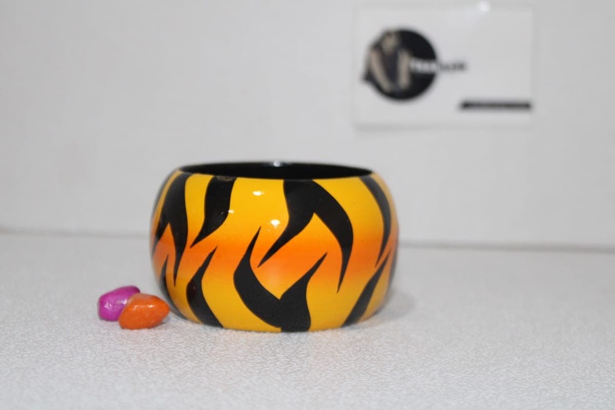 Yellow Colored Bangle in Dark Black Line Design