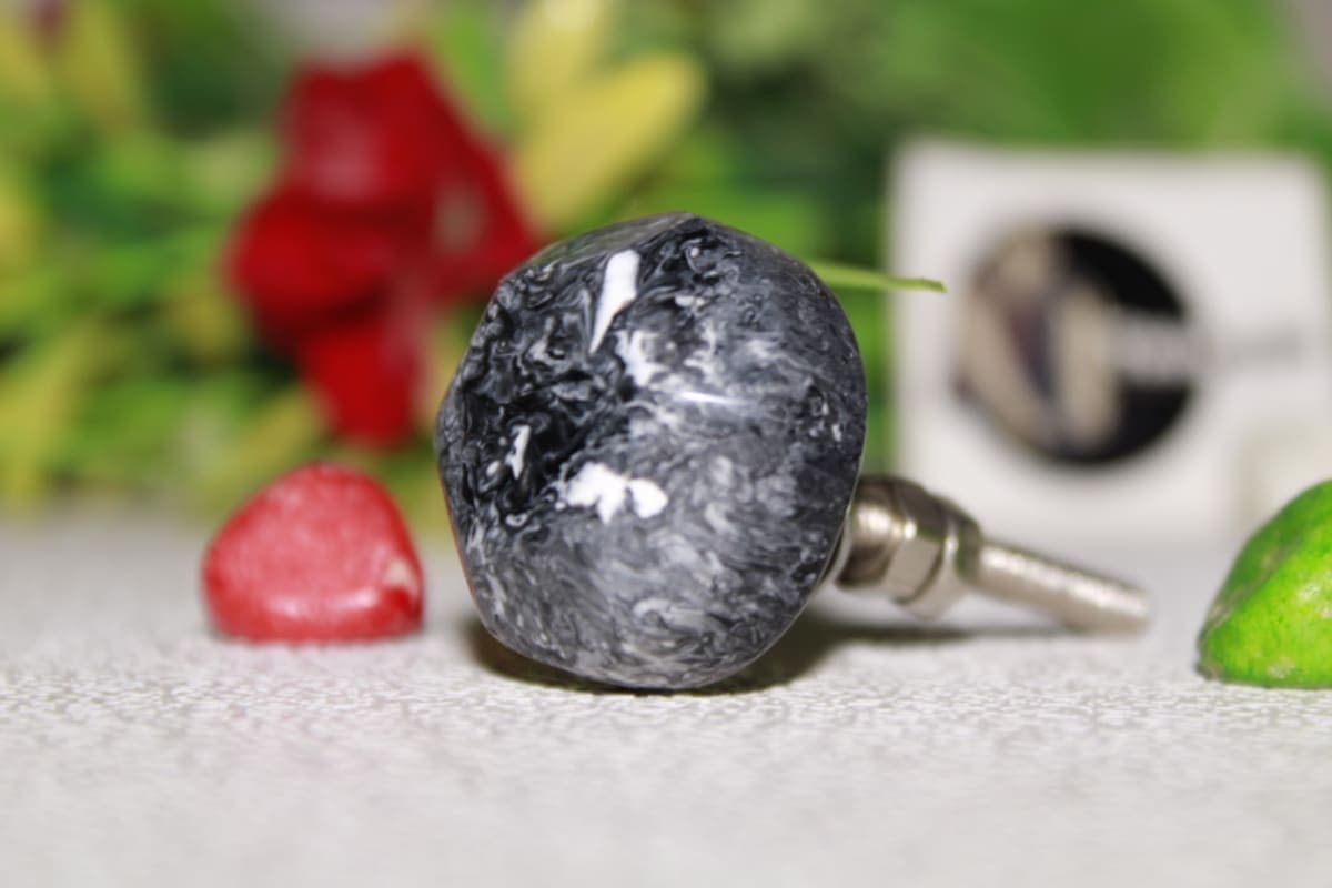 Black & Whitish Mixed Resin Knob