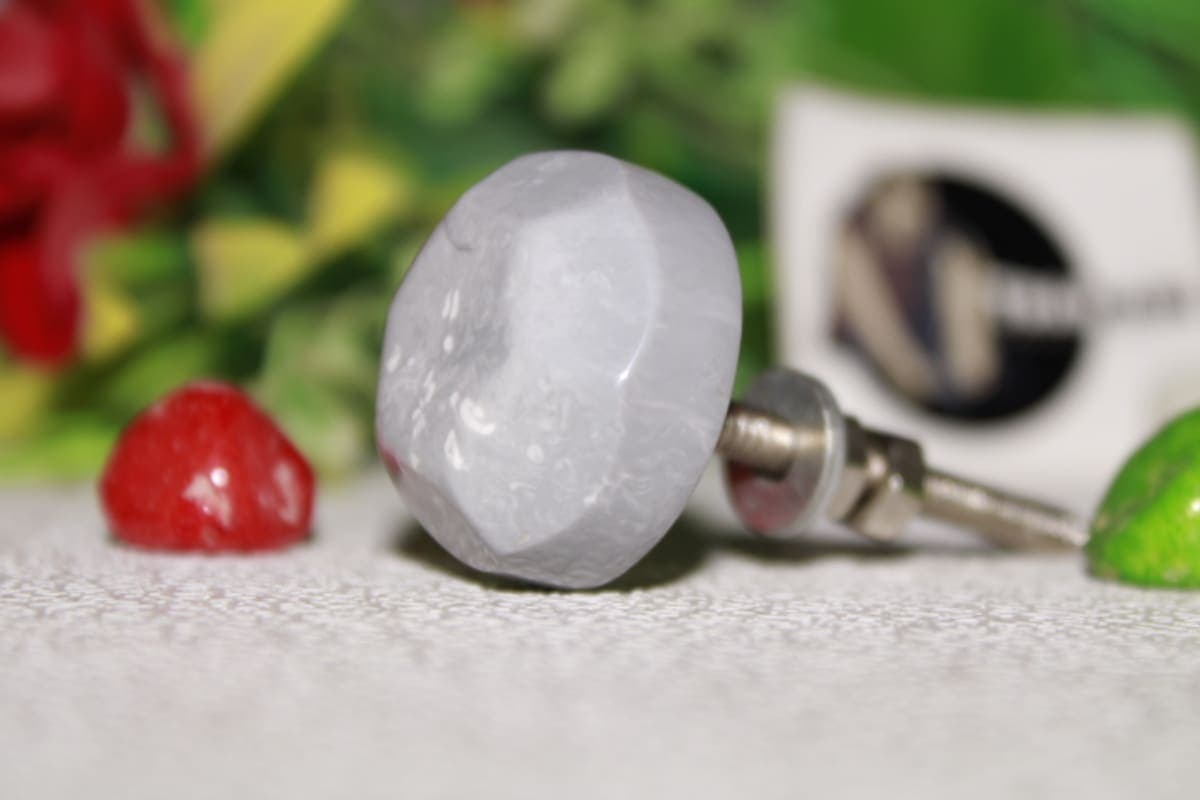 Grey Knob
