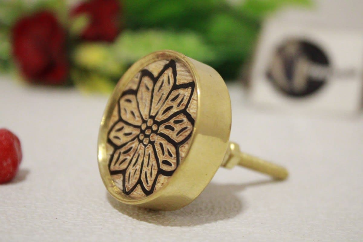 Flower Design Horn & Molded Brass Knob