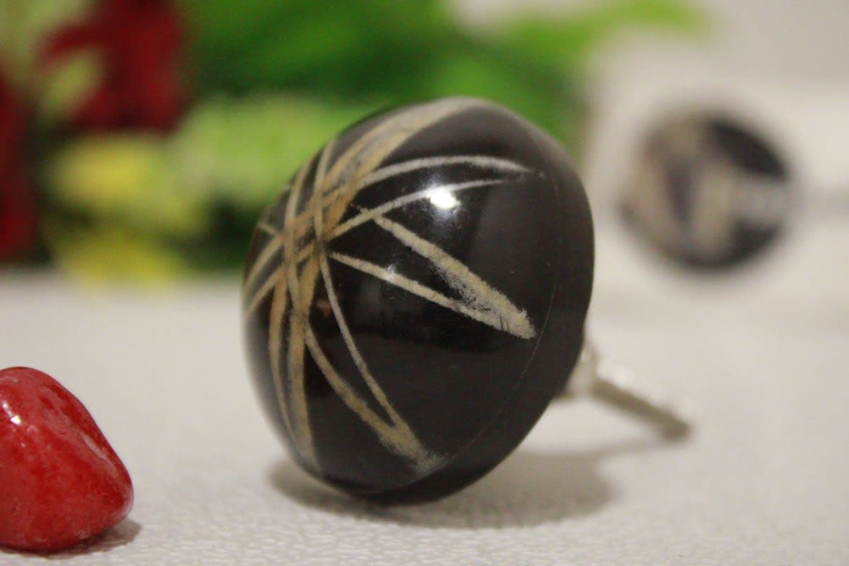 Round Black Horn Knob in Star Line Design