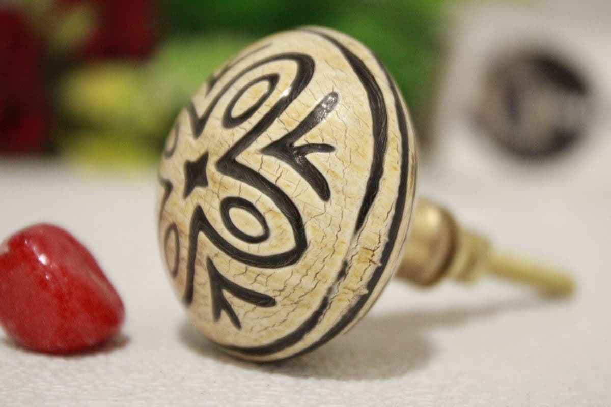 Horn Knob In Flower Pattern Design