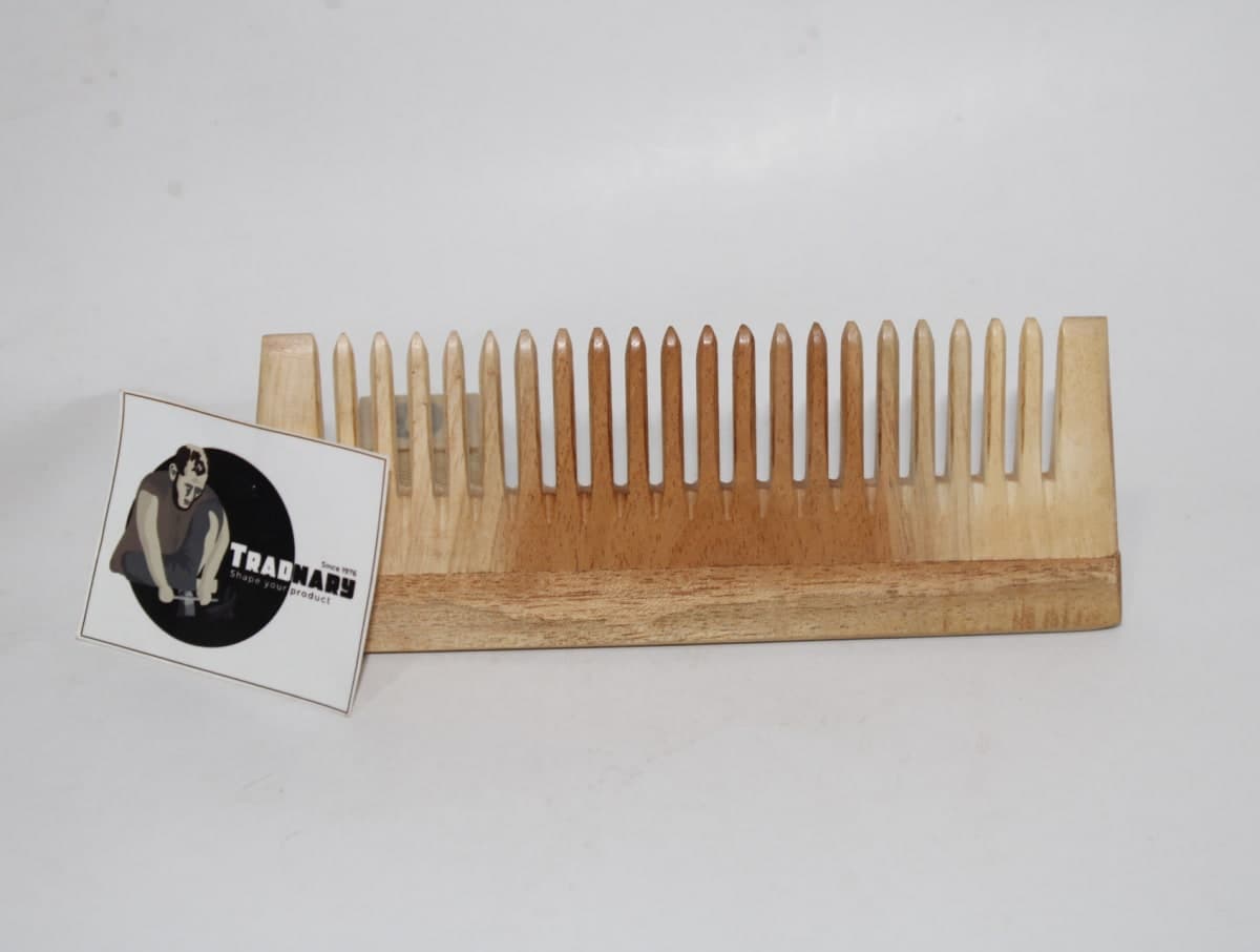 SHAMPOO COMB