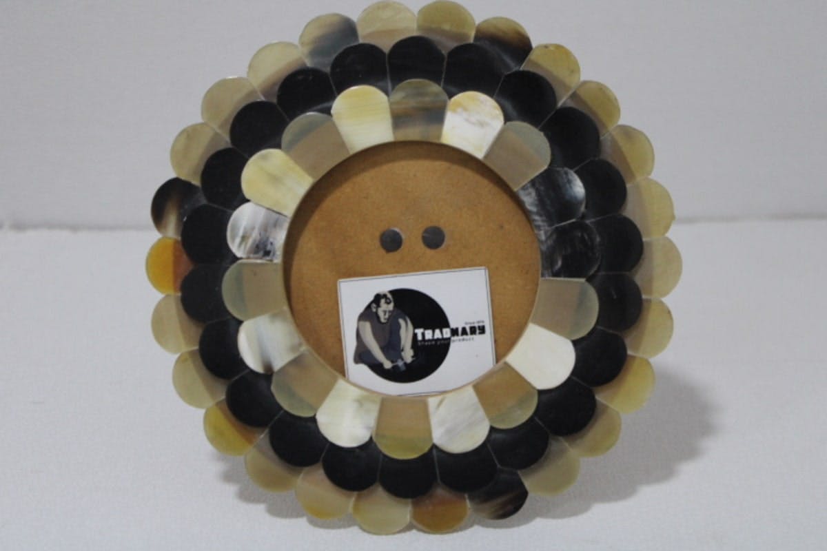 Horn Photo Frame In Circle Shape