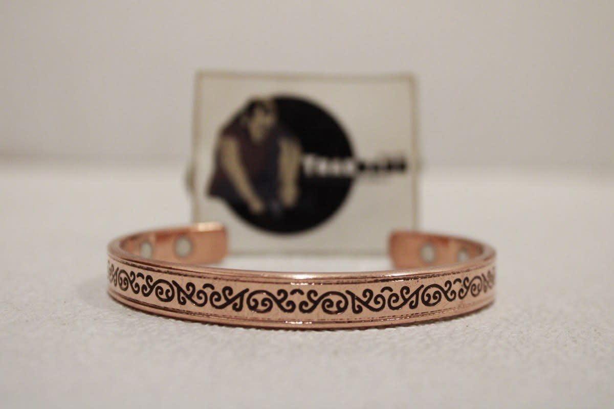 Magnetic Copper Cuff With Carving Design